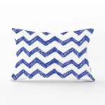 - Rh-Dik-2257-Gorsel1 - Realhomes Püskürtme Desenli Zigzag Temalı Dijital Baskılı Dikdörtgen Kırlent Kılıfı Realhomes