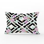 - Rh-Dik-2501-Gorsel1 - Realhomes Siyah Beyaz Labirent Temalı Soyut Çiçek Desenli Dikdörtgen Yastık Kırlent Kılıfı Realhomes