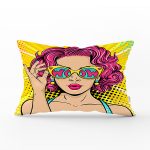 - Rh-Dik-3285-Gorsel1 - Realhomes Sarı Zeminli Pop Art Girl Desenli Dekoratif Dikdörtgen Yastık Kırlent Kılıfı Realhomes