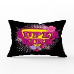- Rh-Dik-3301-Gorsel1 - Realhomes Siyah Zeminde Super Girl Özel Tasarımlı Dijital Baskılı Modern Dikdörtgen Yastık Kırlent Kılıfı Realhomes