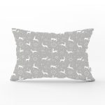 - Rh-Dik-3564-Gorsel1 - Realhomes Gri Zeminli Geyikler ve Kar Taneleri Tasarımlı Dijital Baskılı Dikdörtgen Yastık Kırlent Kılıfı Realhomes