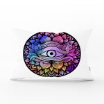 - Rh-Dik-5009-Gorsel1 - Realhomes RealHomes Beyaz Zeminde Renkli Üçüncü Göz Motifli Dikdörtgen Kırlent Kılıfı Realhomes