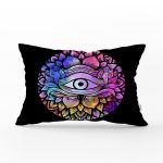 - Rh-Dik-5009siyah-Gorsel1 - Realhomes RealHomes Siyah Zeminde Renkli Üçüncü Göz Motifli Dikdörtgen Kırlent Kılıfı Realhomes