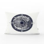 Beyaz Zeminde Lacivert Pusula Motifli Dikdörtgen Kırlent Kılıfı Realhomes