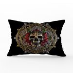 - Rh-Dik-5049-Gorsel1 - Realhomes Gold Çerçeve İçerisinde Gül Kuru Kafa Motifli Dekoratif Dikdörtgen Kırlent Kılıfı Realhomes