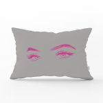 - Rh-Dik-5096kolajayna-Gorsel1 - Realhomes RealHomes Gri Zeminde Fuşya Kirpik Motifli Özel Tasarım Dikdörtgen Yastık Kılıfı Realhomes