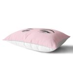 - Rh-Dik-5096pembeayna-Gorsel2 - Realhomes RealHomes Pembe Zeminde Kirpik Motifli Özel Tasarım Dikdörtgen Yastık Kılıfı Realhomes