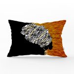 - Rh-Dik-5100-Gorsel1 - Realhomes Siyah Ve Karamel Zeminde Zenci Kadın Dijital Baskılı Dikdörtgen Yastık Kılıfı Realhomes