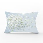 Mavi Zeminde Beyaz Ortanca Çiçeği Baskılı Dikdörtgen Kırlent Kılıfı Realhomes