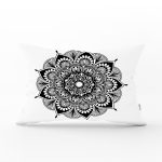 Beyaz Zeminde Çiçek Mandala Desenli Dikdörtgen Kırlent Kılıfı Realhomes
