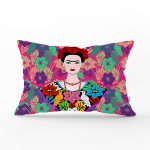 - Rh-Dik-5213-Gorsel1 - Realhomes Fuşya Zeminde Frida Kahlo Motifli Özel Tasarım Dikdörtgen Kırlent Kılıfı Realhomes