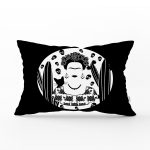 - Rh-Dik-5215-Gorsel1 - Realhomes RealHomes Black Frida Kahlo Basklı Dikdörtgen Yastık Kılıfı Realhomes