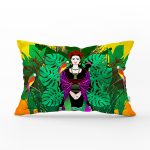 - Rh-Dik-5218-Gorsel1 - Realhomes Tropik Yapraklar İçerisinde Frida Motifli Dijital Baskılı Dikdörtgen Kırlent Kılıfı Realhomes