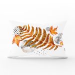 - Rh-Dik-5281-Gorsel1 - Realhomes Beyaz Mermer Zemin Üzerinde Sonbahar Kurumuş Yaprak Desenli Dikdörtgen Kırlent Kılıfı Realhomes