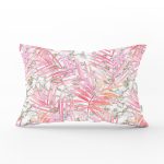 Mermer Zemin Üzerinde Gold Aytıntı Temalı Pembe Tropik Yaprak Desenli Dikdörtgen Kırlent Kılıfı Realhomes