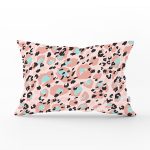 Pembe Zeminde Siyah Leopar Baskılı Dekoratif Dikdörtgen Kırlent Kılıfı Realhomes