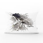 - Rh-Dik-5429-Gorsel1 - Realhomes Beyaz Zemin Üzerinde Kartal JK Motifli Dikdörtgen Kırlent Kılıfı Realhomes