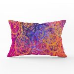 - Rh-Dik-5486-Gorsel1 - Realhomes Mor Zeminde Geometrik Çizgi Tasarımlı Dekoratif Dikdörtgen Kırlent Kılıfı Realhomes