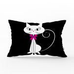 Siyah Zeminde Sevimli Beyaz Kedicik Özel Tasarımlı Dikdörtgen Yastık Kılıfı Realhomes