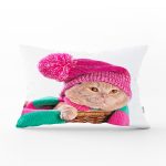 Sepet İçinde Pembe Şapkalı Sevimli Kedicik Dekoratif Dikdörtgen Kırlent Kılıfı Realhomes