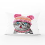 - Rh-Dik-5639-Gorsel1 - Realhomes Şapkalı Mavi Gözlü Sevimli Kedi Baskılı Dikdörtgen Yastık Kırlent Kılıfı Realhomes