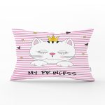- Rh-Dik-5687-Gorsel1 - Realhomes My Princess Pembe Çizgiler Üzerinde Taçlı Kedicik Dikdörtgen Yastık Kılıfı Realhomes