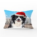 - Rh-Dik-5698-Gorsel1 - Realhomes Yılbaşı Şapkalı Köpek Desenli Dijital Baskılı Modern Dikdörtgen Yastık Kırlent Kılıfı Realhomes