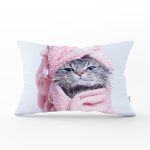 - Rh-Dik-5706-Gorsel1 - Realhomes Havluyla Sarılmış Kedicik Desenli Modern Dikdörtgen Yastık Kırlent Kılıfı Realhomes