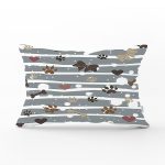 - Rh-Dik-5735-Gorsel1 - Realhomes Gri Çizgili Zeminde Pati İzli Dijital Baskılı Modern Dikdörtgen Yastık Kırlent Kılıfı Realhomes