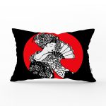 Siyah ve Kırmızı Zeminde Gri Japon Kız Motifli Dikdörtgen Yastık Kılıfı Realhomes