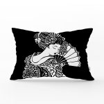 - Rh-Dik-5805-Gorsel1 - Realhomes Siyah Zeminde Gri Japon Kız Motifli Dekoratif Dikdörtgen Kırlent Kılıfı Realhomes