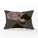 - Rh-Dik-5825-Gorsel1 - Realhomes Gri Zemin Desenli Siyahi Kadın Motifli Dikdörtgen Yastık Kılıfı Realhomes