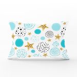 - Rh-Dik-7017-Gorsel1 - Realhomes Beyaz Zeminde Mavi Puan Gold Yıldızlı Dijital Baskılı Modern Dikdörtgen Yastık Kırlent Kılıfı Realhomes