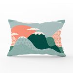 - Rh-Dik-7033-Gorsel1 - Realhomes Renkli Dağ Çizimli Dijital Baskılı Modern Dikdörtgen Yastık Kırlent Kılıfı Realhomes