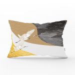 - Rh-Dik-7088-Gorsel1 - Realhomes Renkli Zeminde Leylek Desenli Dijital Baskılı Modern Dikdörtgen Yastık Kırlent Kılıfı Realhomes