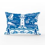 - Rh-Dik-7112-Gorsel1 - Realhomes Mavi Beyaz Zeminli Yelken Desenli Dijital Baskılı Modern Dikdörtgen Yastık Kırlent Kılıfı Realhomes