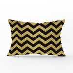 - Rh-Dik-7114-Gorsel1 - Realhomes Siyah Zeminde Gold Kalp Desenli Dijital Baskılı Modern Dikdörtgen Yastık Kırlent Kılıfı Realhomes