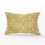 - Rh-Dik-7122-Gorsel1 - Realhomes Gold Zeminde Ok Çizimli Dijital Baskılı Modern Dikdörtgen Yastık Kırlent Kılıfı Realhomes