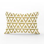 - Rh-Dik-7123-Gorsel1 - Realhomes Gold Zeminde Gold Ucgen Detaylı Dijital Baskılı Modern Dikdörtgen Yastık Kırlent Kılıfı Realhomes