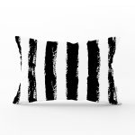 - Rh-Dik-7132-Gorsel1 - Realhomes Beyaz Zeminli Siyah Renkli Çizgi Dijital Baskılı Modern Dikdörtgen Yastık Kırlent Kılıfı Realhomes