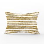 - Rh-Dik-7162-Gorsel1 - Realhomes Beyaz Zeminde Gold Renkli Yaprak Desenli Dijital Baskılı Modern Dikdörtgen Yastık Kılıfı Realhomes