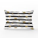 - Rh-Dik-7164-Gorsel1 - Realhomes Siyah Beyaz Zeminli Gold Yaprak Desenli Dijital Baskılı Modern Dikdörtgen Yastık Kılıfı Realhomes