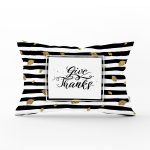 - Rh-Dik-7170-Gorsel1 - Realhomes Siyah Beyaz Zeminde Gold Yapraklı Thanks Yazılı Modern Dikdörtgen Yastık Kırlent Kılıfı Realhomes