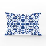 - Rh-Dik-7215-Gorsel1 - Realhomes Beyaz Zemin Üzerinde Çini Desenli Dijital Baskılı Modern Dikdörtgen Yastık Kırlent Kılıfı Realhomes