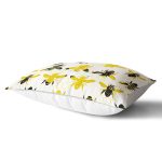 Beyaz Zemin Üzerinde Arı Motifli Dijital Baskılı Modern Dikdörtgen Yastık Kırlent Kılıfı Realhomes