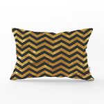 Siyah Zemin Üzerinde Gold Renkli Zigzag Desenli Modern Dikdörtgen Yastık Kırlent Kılıfı Realhomes