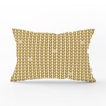 - Rh-Dik-7558-Gorsel1 - Realhomes Beyaz Zemin Üzerinde Gold Renkli Geometrik Çizimli Modern Dikdörtgen Yastık Kırlent Kılıfı Realhomes