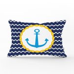 - Rh-Dik-7598-Gorsel1 - Realhomes Lacivert Zemin Üzerinde Çapa Çizimli Dijital Baskılı Modern Dikdörtgen Yastık Kırlent Kılıfı Realhomes