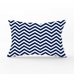 Beyaz Zemin Üzerinde Lacivert Renki Geometrik Çizimli Dikdörtgen Yastık Kırlent Kılıfı Realhomes