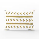 Beyaz Zemin Üzerinde Gold Detayli Geometrik Çizimli Dikdörtgen Yastık Kırlent Kılıfı Realhomes